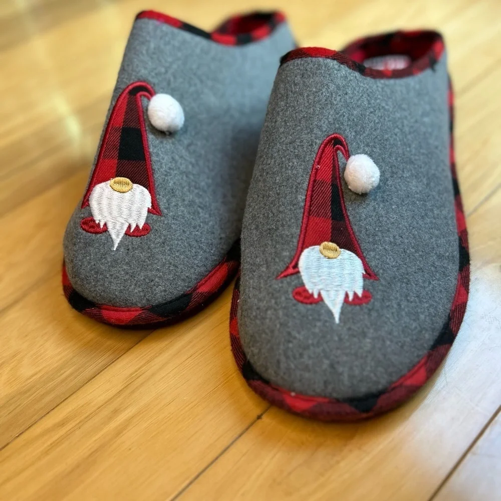 Dakota Gray and Red Men’s Slippers with Gnome Design - Picture 6 of 11